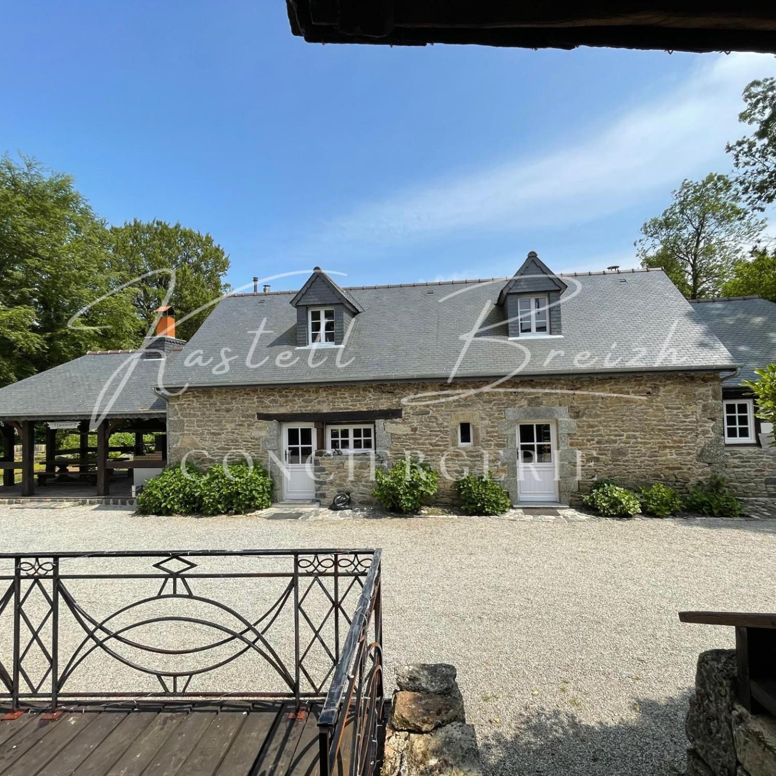 Vila La Familiale Du Manoir De Kerollivier Saint-Gilles-Pligeaux Exteriér fotografie