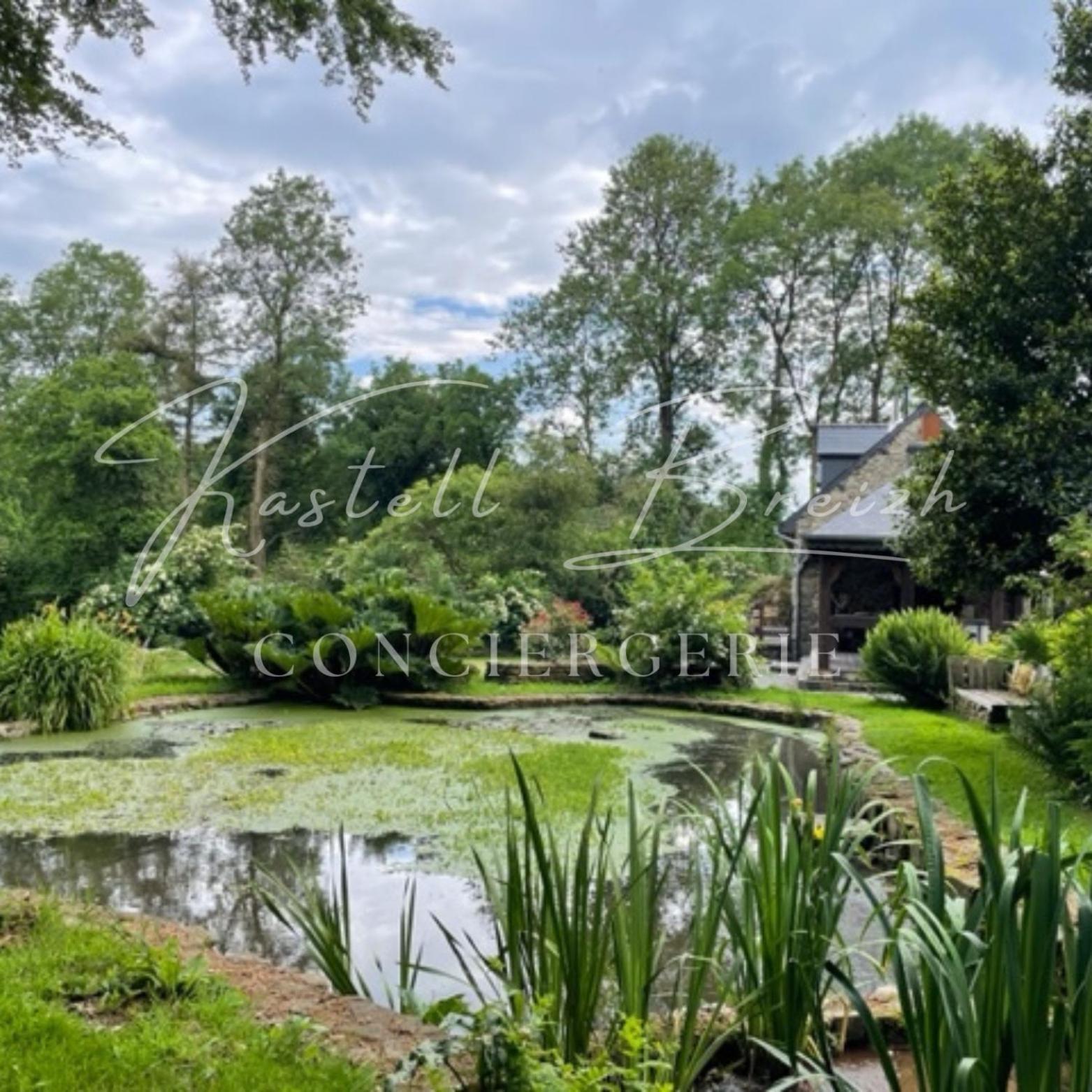 Vila La Familiale Du Manoir De Kerollivier Saint-Gilles-Pligeaux Exteriér fotografie